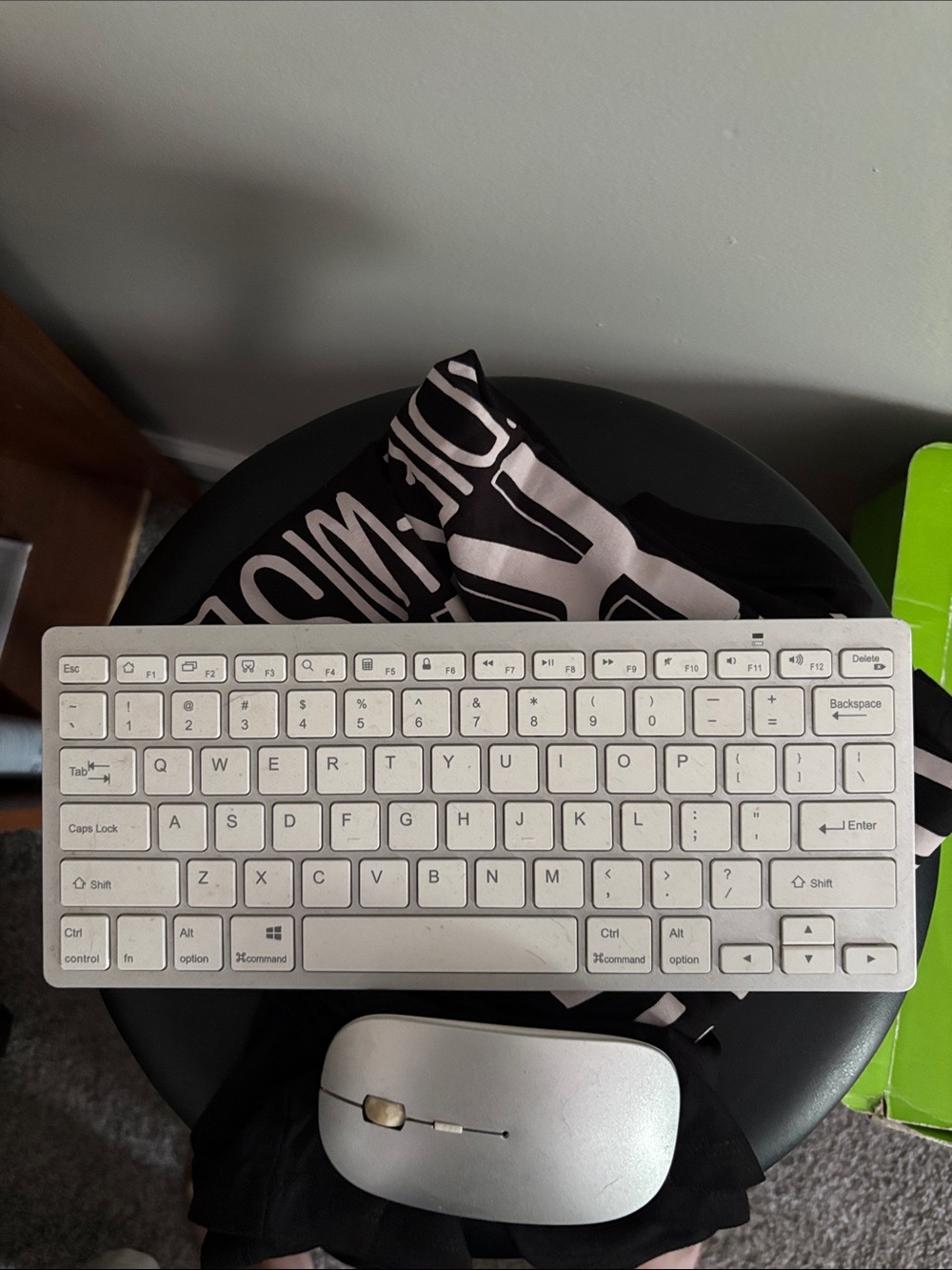 Apple White Bluetooth Keyboard with White Wireless Mouse